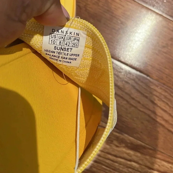 Danskin  side lines yellow slides Sz 10 - Picture 7 of 8